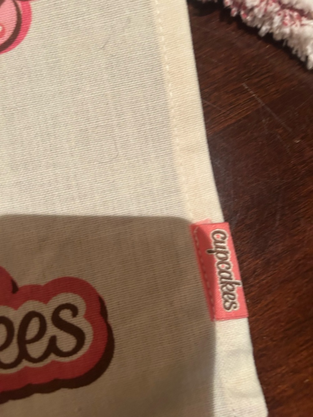 NWOT Cupcakes tea towel - Picture 3 of 5